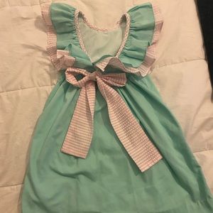Pretty dress for a little girl!